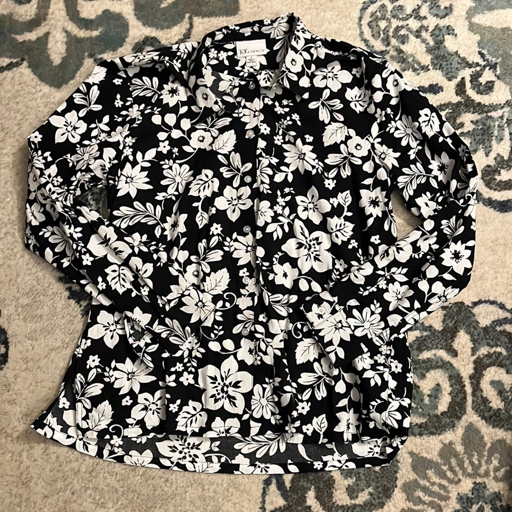 NWOT Button down shirt